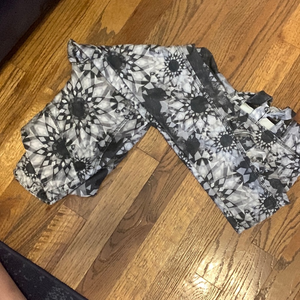 Capri length Sketchers workout leggings!